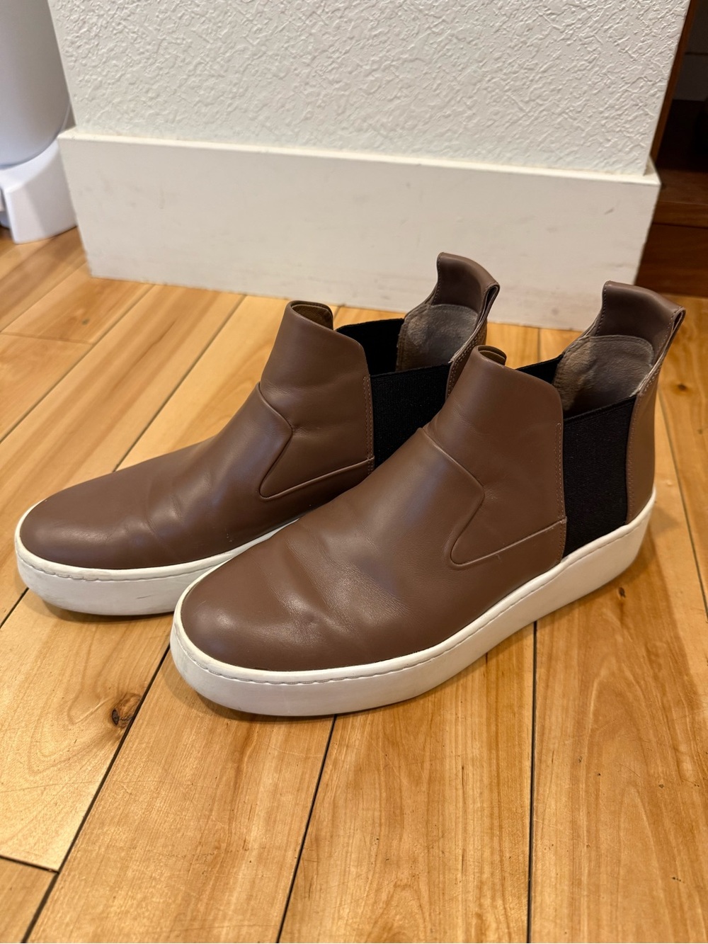 Via Sliga Brown Leather Slip-On High-Tops 7.5
